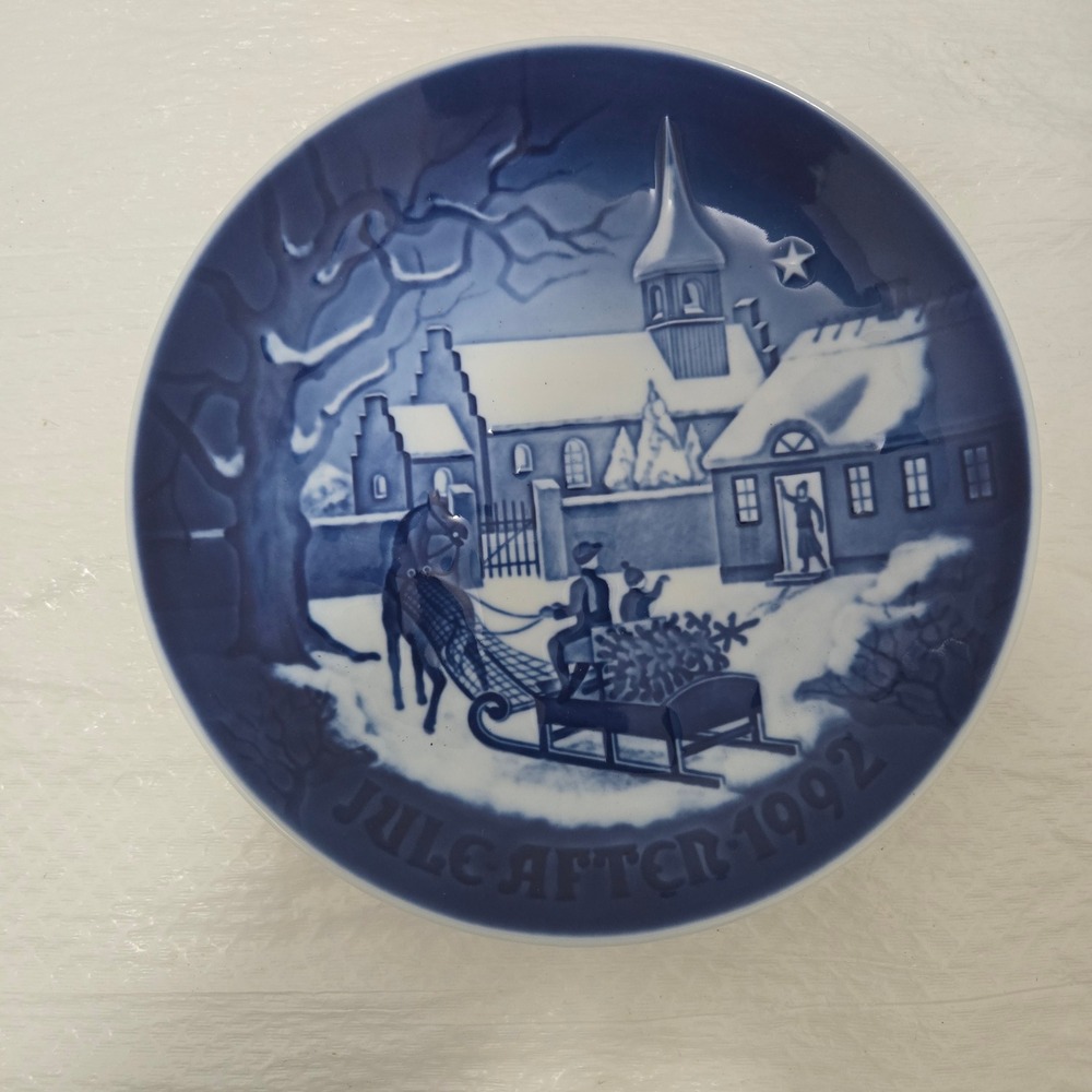 Bing & Grondahl 1992 Christmas Plate The Pastor's Christmas Jule After Denmark